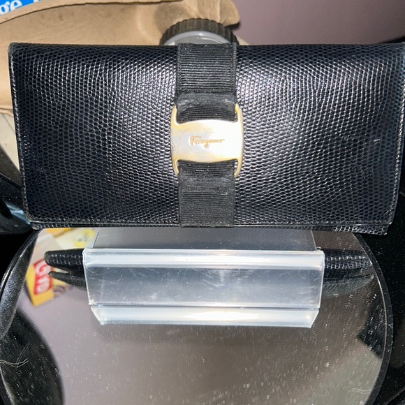 Authentic Ferragamo long leather wallet and key holder. - Picture 3 of 16